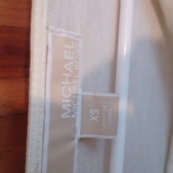 Top - Picture 2 of 4